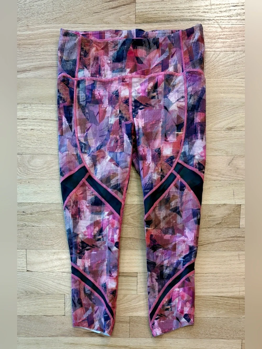 Lululemon On Pace Crop 21” Sun Dazed Multi Pink Black Mesh Leggings Size 8